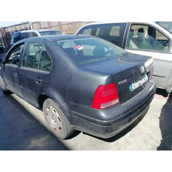 VOLKSWAGEN BORA BERLINA (1J2) '2003 1.9 TDI GRIS