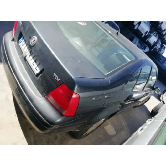 VOLKSWAGEN BORA BERLINA (1J2) '2003 1.9 TDI GRIS