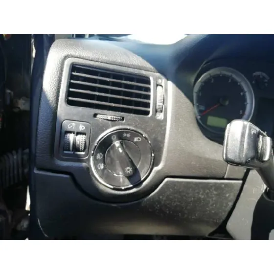 VOLKSWAGEN BORA BERLINA (1J2) '2003 1.9 TDI GRIS