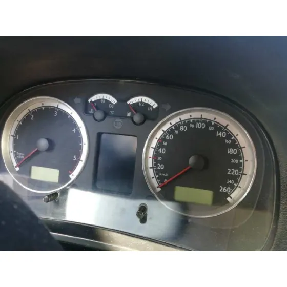 VOLKSWAGEN BORA BERLINA (1J2) '2003 1.9 TDI GRIS