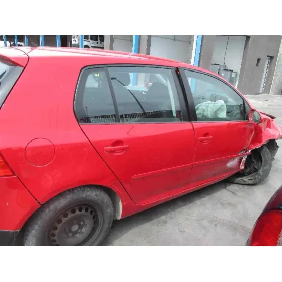 VOLKSWAGEN GOLF V BERLINA (1K1) '2006 CONCEPTLINE (E) ROJO