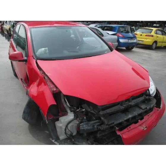 VOLKSWAGEN GOLF V BERLINA (1K1) '2006 CONCEPTLINE (E) ROJO