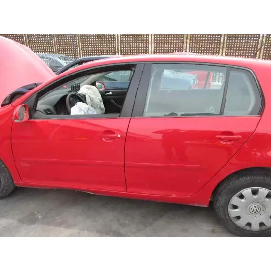 VOLKSWAGEN GOLF V BERLINA (1K1) '2006 CONCEPTLINE (E) ROJO