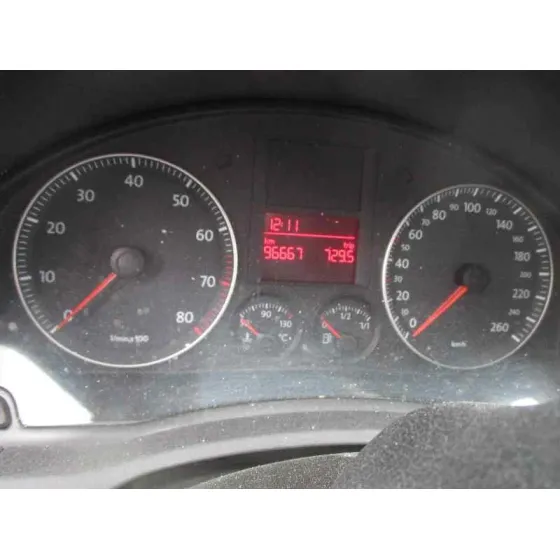 VOLKSWAGEN GOLF V BERLINA (1K1) '2006 CONCEPTLINE (E) ROJO