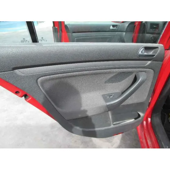 VOLKSWAGEN GOLF V BERLINA (1K1) '2006 CONCEPTLINE (E) ROJO