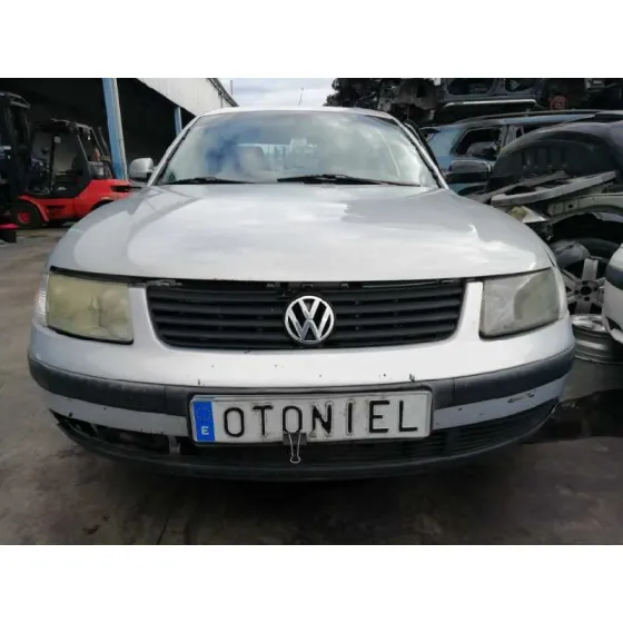 VOLKSWAGEN PASSAT BERLINA (3B2) '1999 COMFORTLINE PLATA