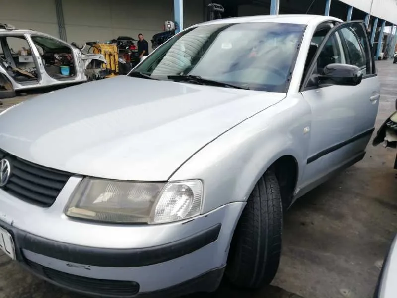 VOLKSWAGEN PASSAT BERLINA (3B2) '1999 COMFORTLINE PLATA