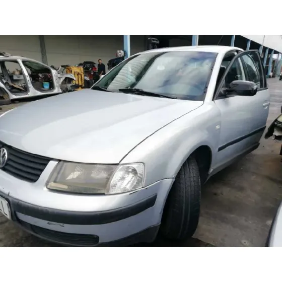 VOLKSWAGEN PASSAT BERLINA (3B2) '1999 COMFORTLINE PLATA
