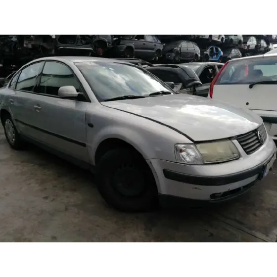 VOLKSWAGEN PASSAT BERLINA (3B2) '1999 COMFORTLINE PLATA
