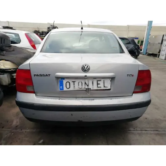 VOLKSWAGEN PASSAT BERLINA (3B2) '1999 COMFORTLINE PLATA