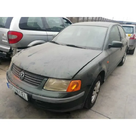 VOLKSWAGEN PASSAT BERLINA (3B2) '1997 1.8 VERDE