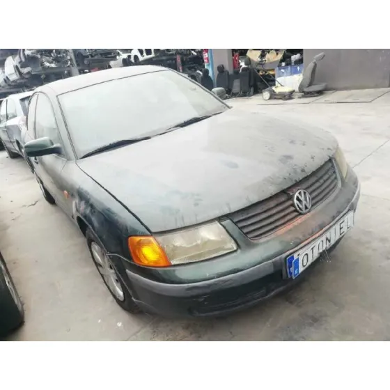 VOLKSWAGEN PASSAT BERLINA (3B2) '1997 1.8 VERDE
