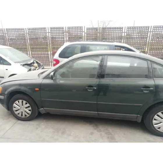 VOLKSWAGEN PASSAT BERLINA (3B2) '1997 1.8 VERDE