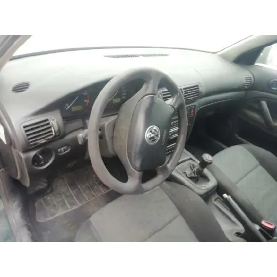 VOLKSWAGEN PASSAT BERLINA (3B2) '1997 1.8 VERDE
