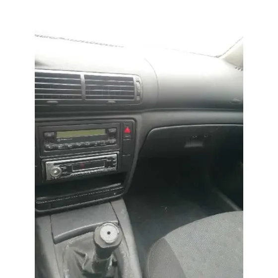 VOLKSWAGEN PASSAT BERLINA (3B2) '1997 1.8 VERDE