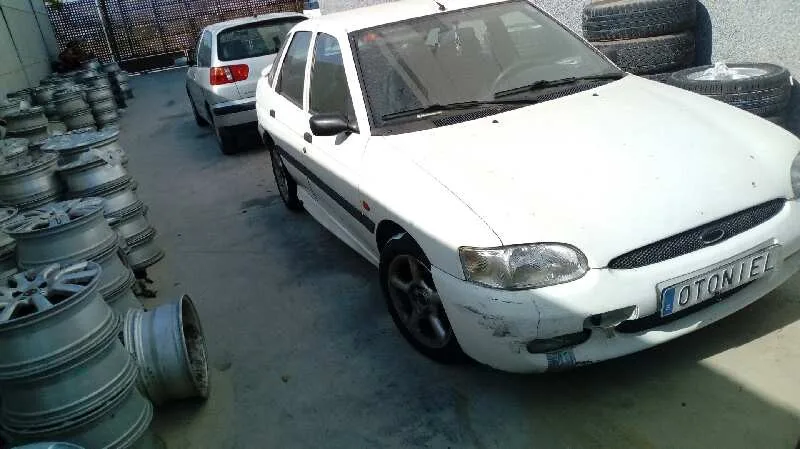 FORD ESCORT BERL./TURNIER '1995 ATLANTA BERLINA BLANCO