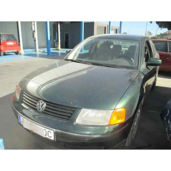 VOLKSWAGEN PASSAT BERLINA (3B2) '1996 1.9 TDI VERDE