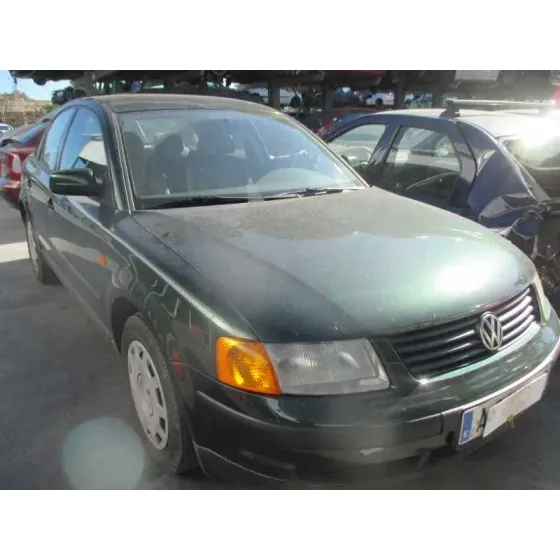 VOLKSWAGEN PASSAT BERLINA (3B2) '1996 1.9 TDI VERDE