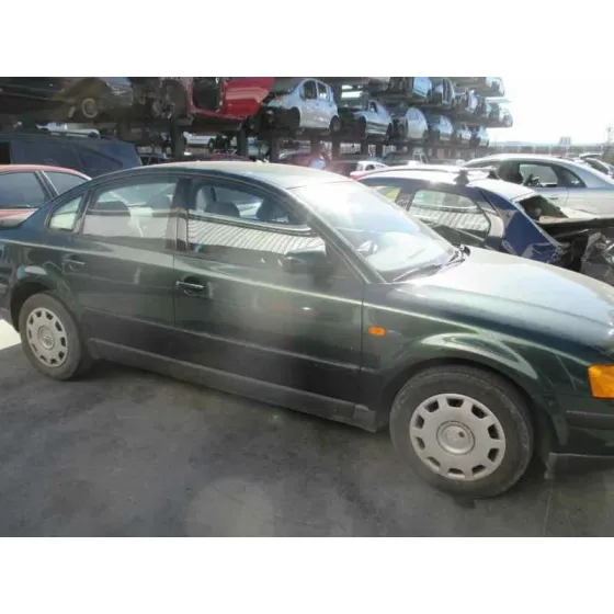 VOLKSWAGEN PASSAT BERLINA (3B2) '1996 1.9 TDI VERDE