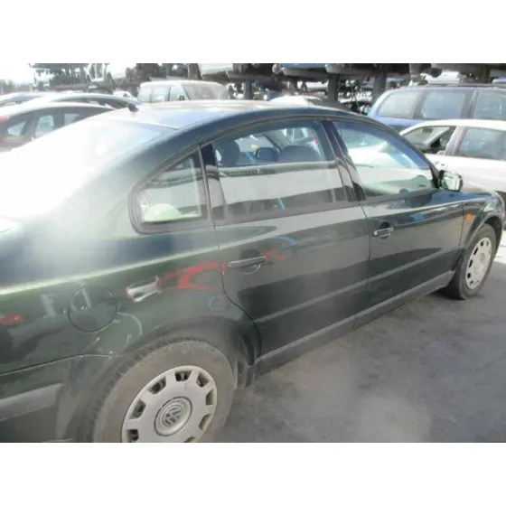 VOLKSWAGEN PASSAT BERLINA (3B2) '1996 1.9 TDI VERDE