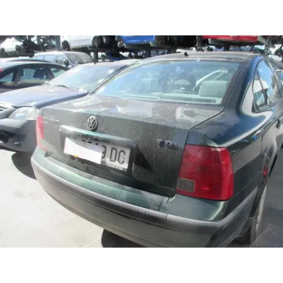 VOLKSWAGEN PASSAT BERLINA (3B2) '1996 1.9 TDI VERDE