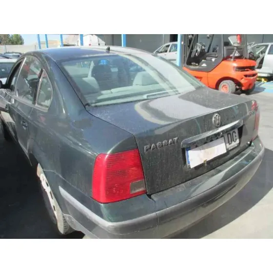 VOLKSWAGEN PASSAT BERLINA (3B2) '1996 1.9 TDI VERDE