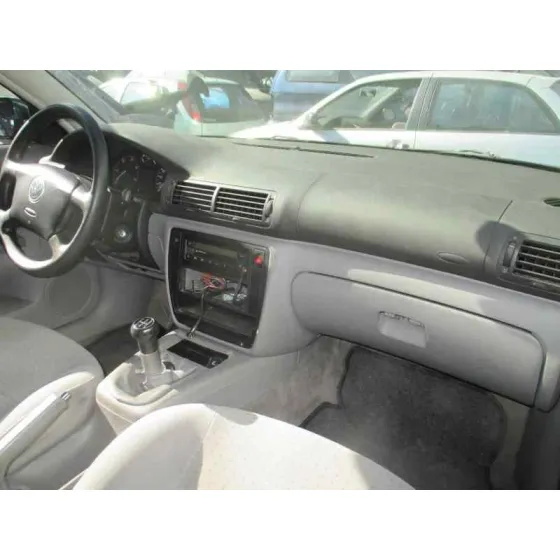 VOLKSWAGEN PASSAT BERLINA (3B2) '1996 1.9 TDI VERDE