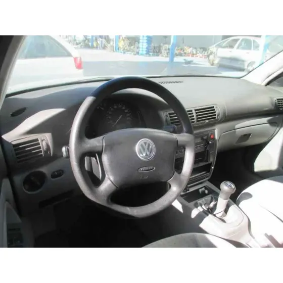 VOLKSWAGEN PASSAT BERLINA (3B2) '1996 1.9 TDI VERDE