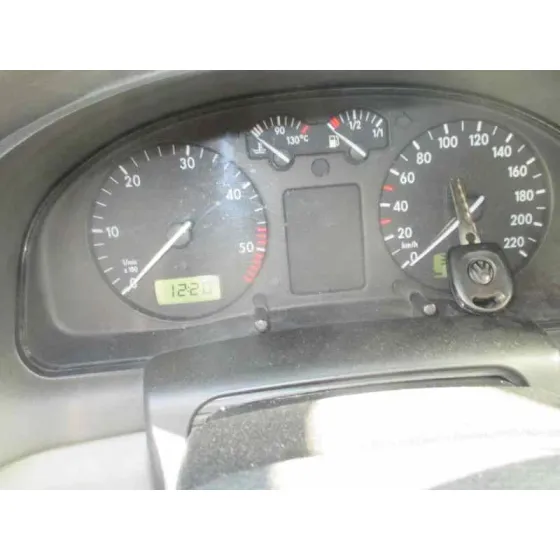 VOLKSWAGEN PASSAT BERLINA (3B2) '1996 1.9 TDI VERDE