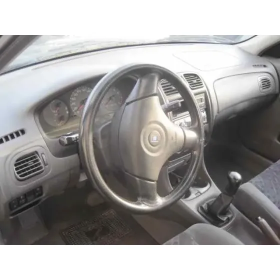 MAZDA 323 BERLINA F/S (BJ) '1998 1.9 F SPORTIVE VERDE