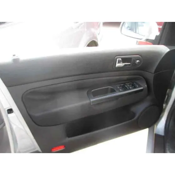 VOLKSWAGEN GOLF IV BERLINA (1J1) '1999 CONCEPTLINE GRIS