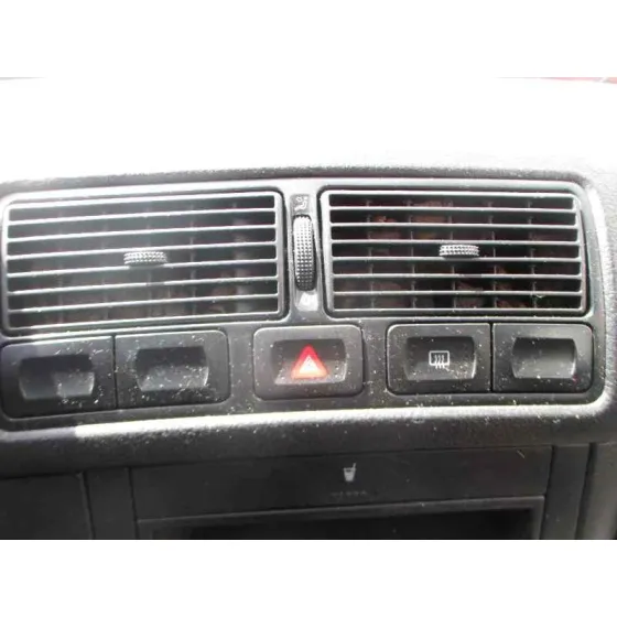 VOLKSWAGEN GOLF IV BERLINA (1J1) '1999 CONCEPTLINE GRIS