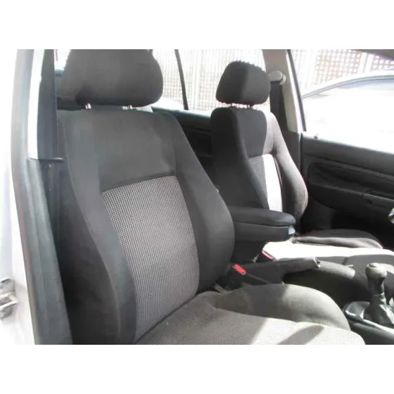 VOLKSWAGEN GOLF IV BERLINA (1J1) '1999 CONCEPTLINE GRIS