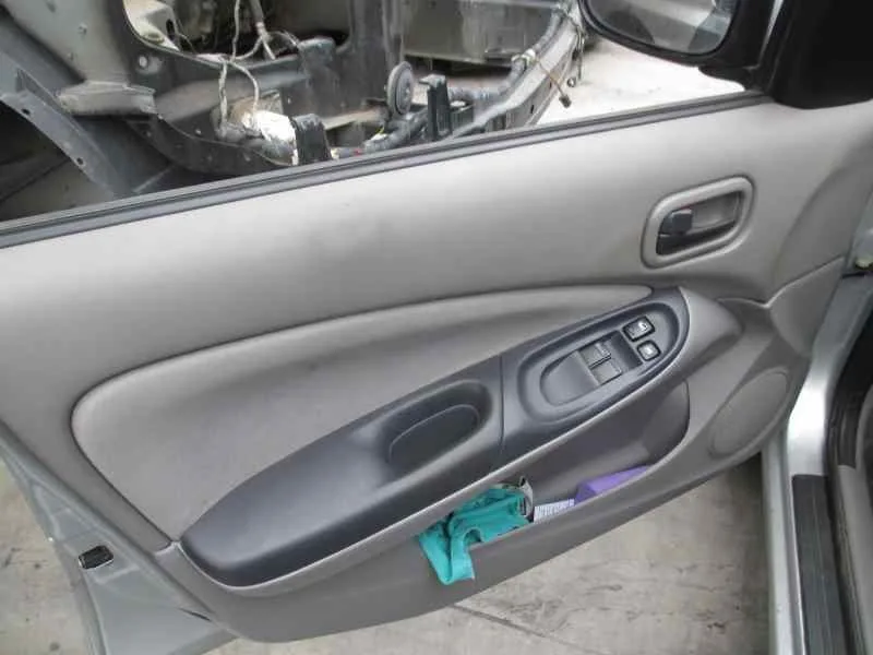 NISSAN ALMERA (N16/E) '2000 ELEGANCE PLATA