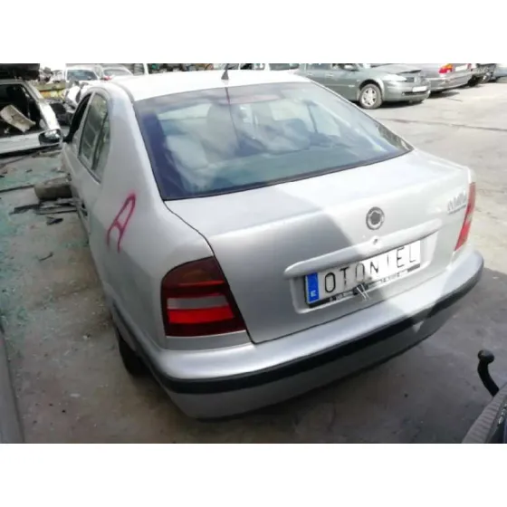 SKODA OCTAVIA BERLINA (1U2) '2000 1.9 TDI PLATA