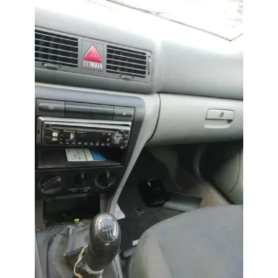 SKODA OCTAVIA BERLINA (1U2) '2000 1.9 TDI PLATA