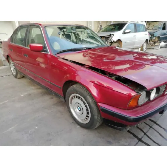 BMW SERIE 5 BERLINA (E34) '1992 520I (110KW) ROJO