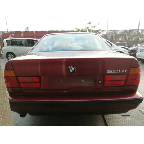 BMW SERIE 5 BERLINA (E34) '1992 520I (110KW) ROJO