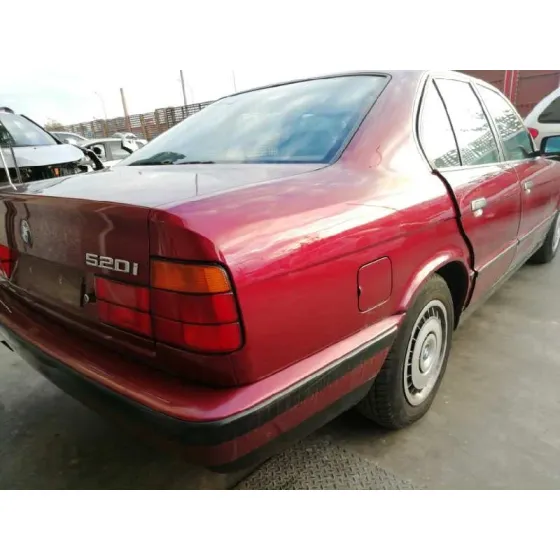 BMW SERIE 5 BERLINA (E34) '1992 520I (110KW) ROJO