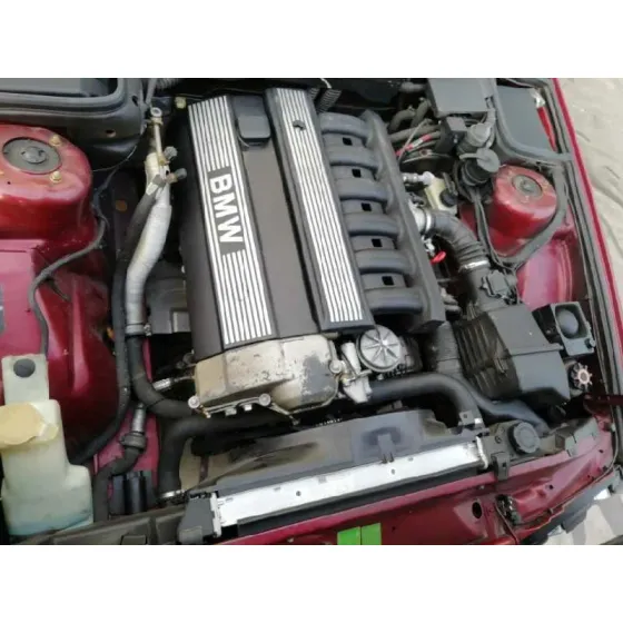BMW SERIE 5 BERLINA (E34) '1992 520I (110KW) ROJO