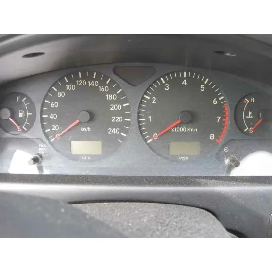 TOYOTA AVENSIS BERLINA (T 22) '1999 1.6 TEMPUS (4-PTAS.) VERDE