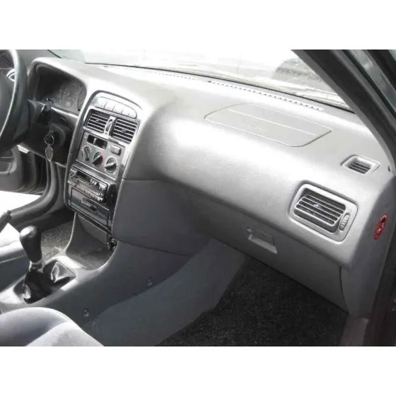 TOYOTA AVENSIS BERLINA (T 22) '1999 1.6 TEMPUS (4-PTAS.) VERDE