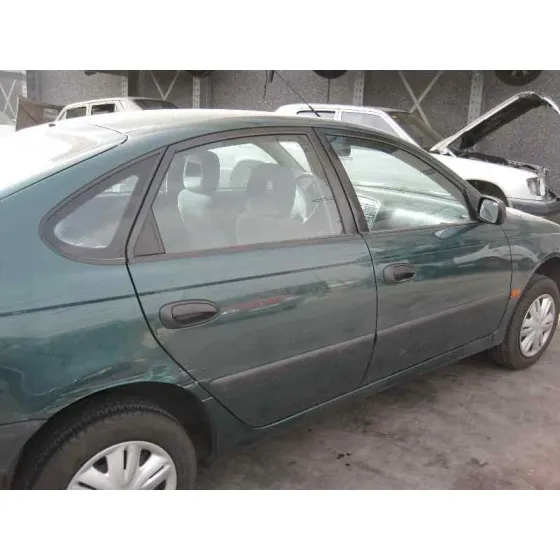 TOYOTA AVENSIS BERLINA (T 22) '1999 1.6 TEMPUS (4-PTAS.) VERDE