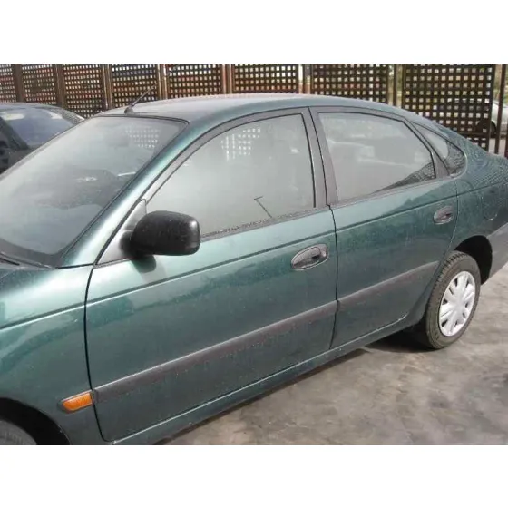 TOYOTA AVENSIS BERLINA (T 22) '1999 1.6 TEMPUS (4-PTAS.) VERDE
