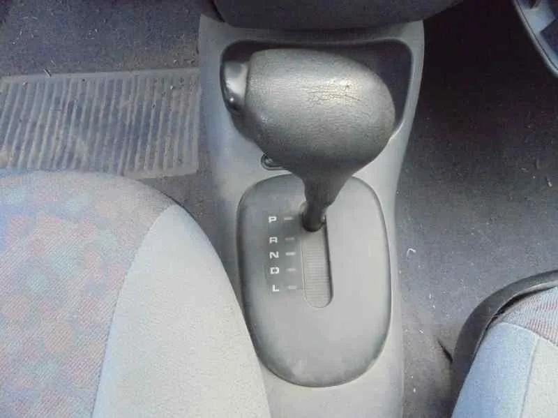 FORD FIESTA BERLINA '1996 GHIA PLATA