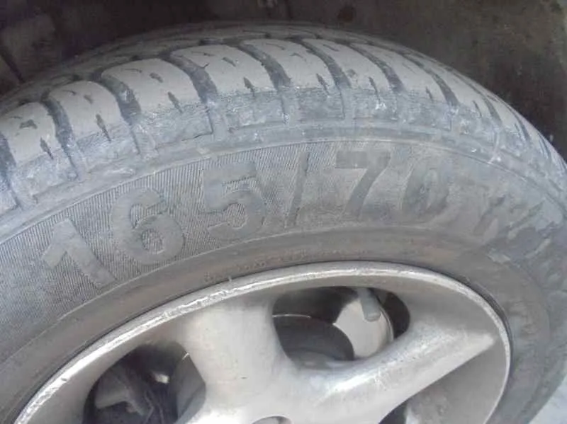 FORD FIESTA BERLINA '1996 GHIA PLATA
