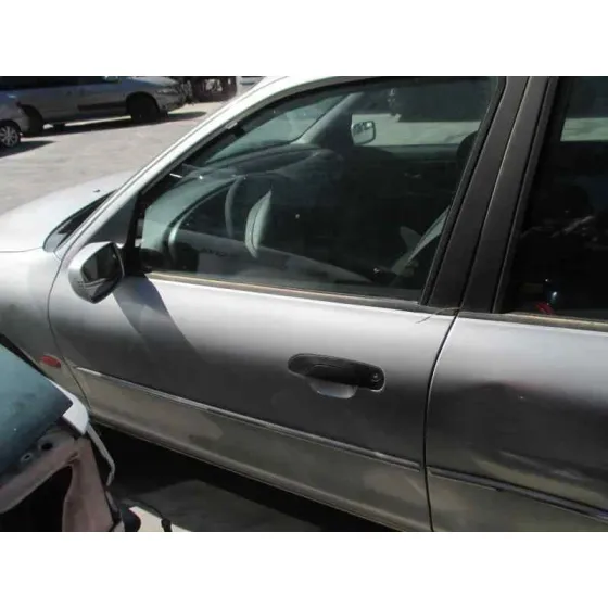 FORD MONDEO FAMILIAR (GD) '2000 AMBIENTE PLATA