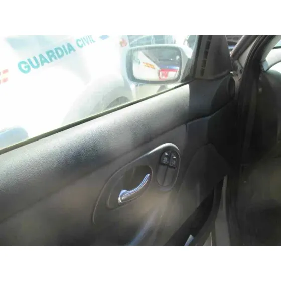 FORD MONDEO FAMILIAR (GD) '2000 AMBIENTE PLATA
