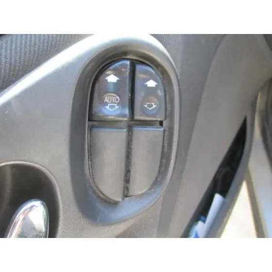 FORD MONDEO FAMILIAR (GD) '2000 AMBIENTE PLATA