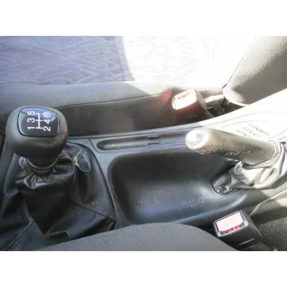 FORD MONDEO FAMILIAR (GD) '2000 AMBIENTE PLATA